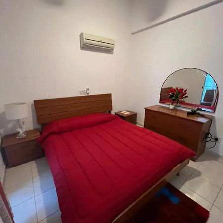 Marias Spacious Aparment Paphos Exterior photo