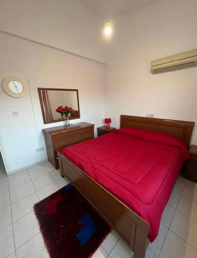 Marias Spacious Aparment Paphos Exterior photo