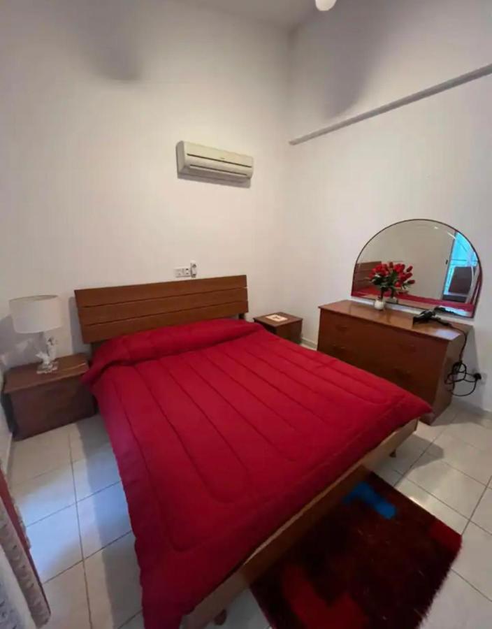 Marias Spacious Aparment Paphos Exterior photo