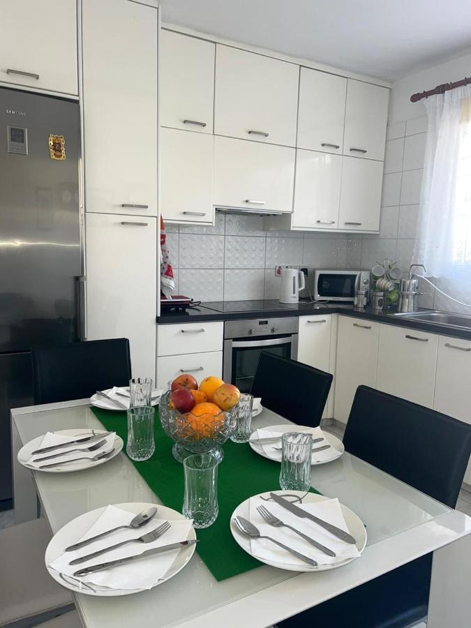 Marias Spacious Aparment Paphos Exterior photo